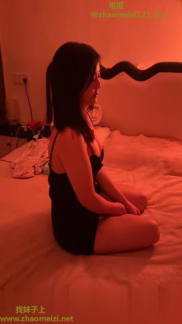 品茶气质少妇