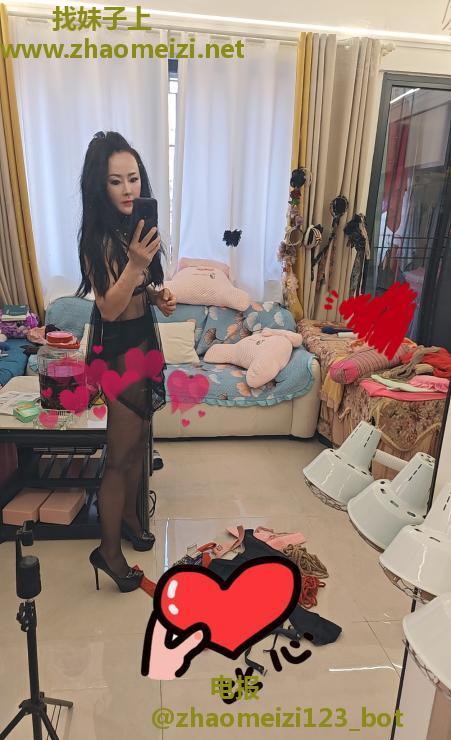 风骚制服少妇