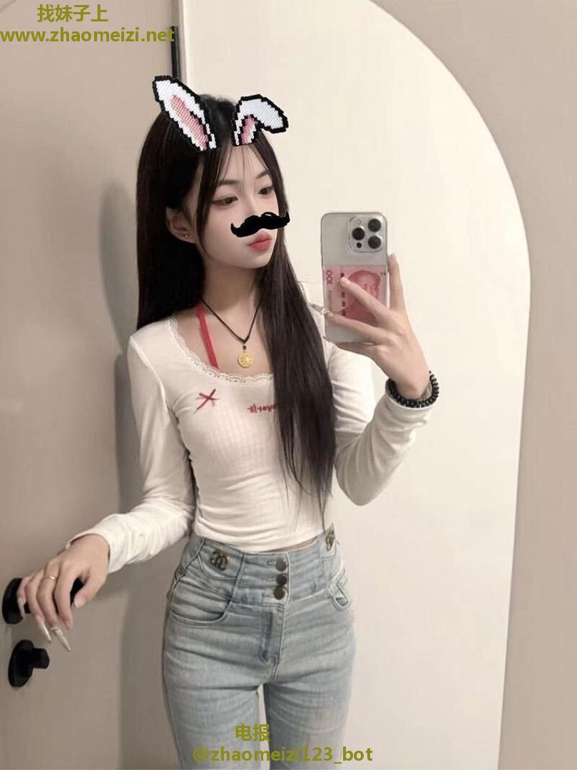 清纯白皙嫩妹可盐可甜