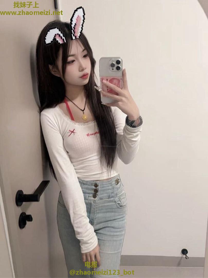 清纯白皙嫩妹可盐可甜