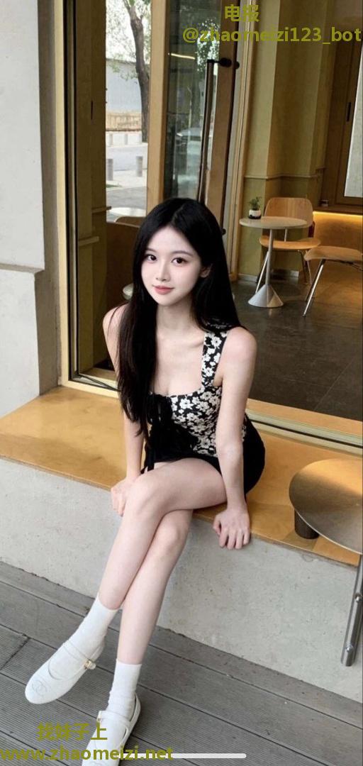 白皙诱人丰满翘臀姐姐