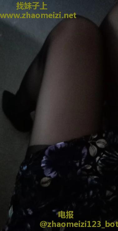 石路附近长腿骚女