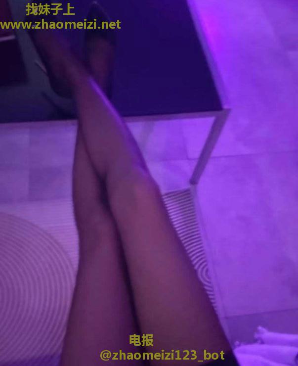 石路附近长腿骚女