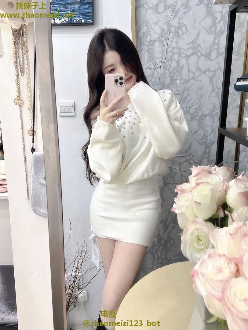 性感黑丝制服粉嫩御姐多水