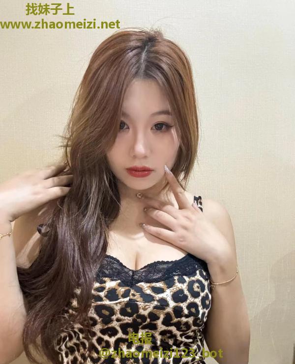 肤白貌美骚妹子
