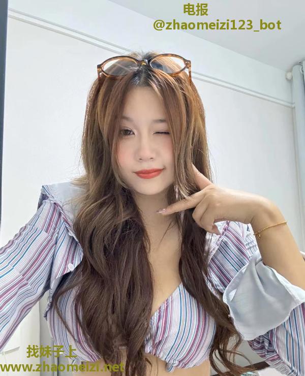 肤白貌美骚妹子