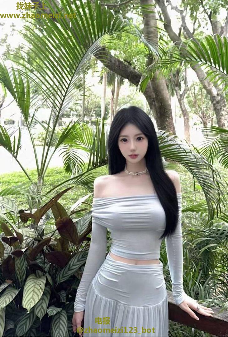 粉嫩女孩精致容颜极品尤物