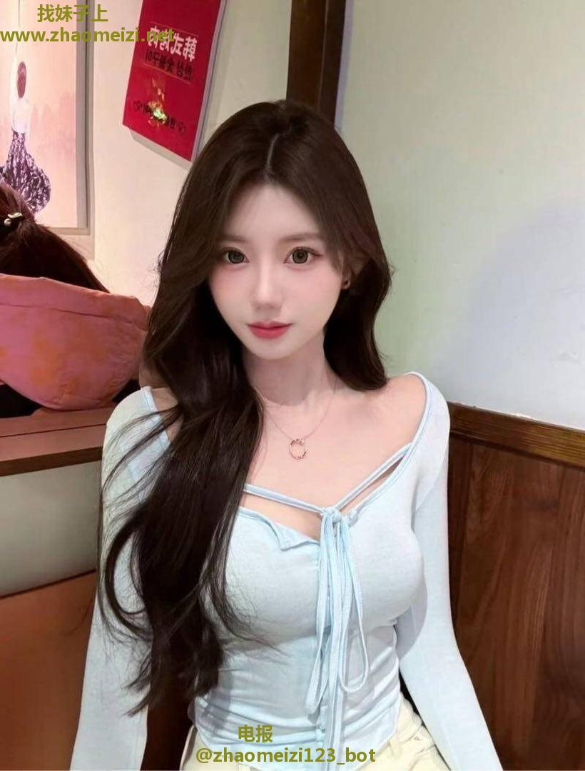 粉嫩女孩精致容颜极品尤物
