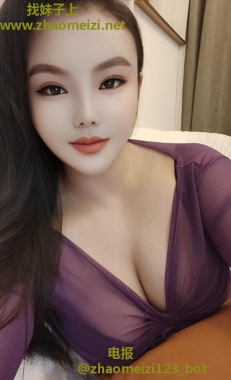 蛇吻服务型大奶大臀