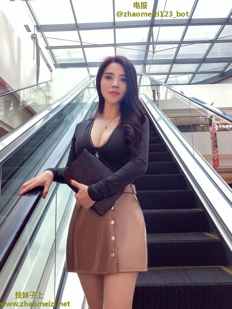 塘桥巨乳知性美女