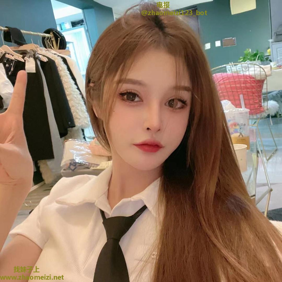 皮肤白皙温柔可爱的萝莉