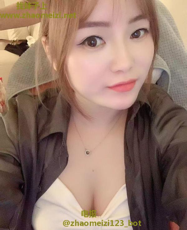 姐姐乳峰挺拔