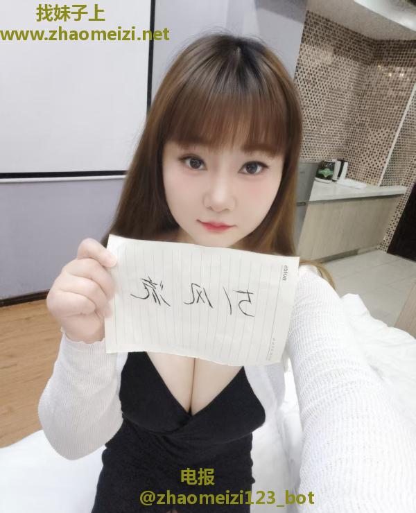 f爆乳小苹果