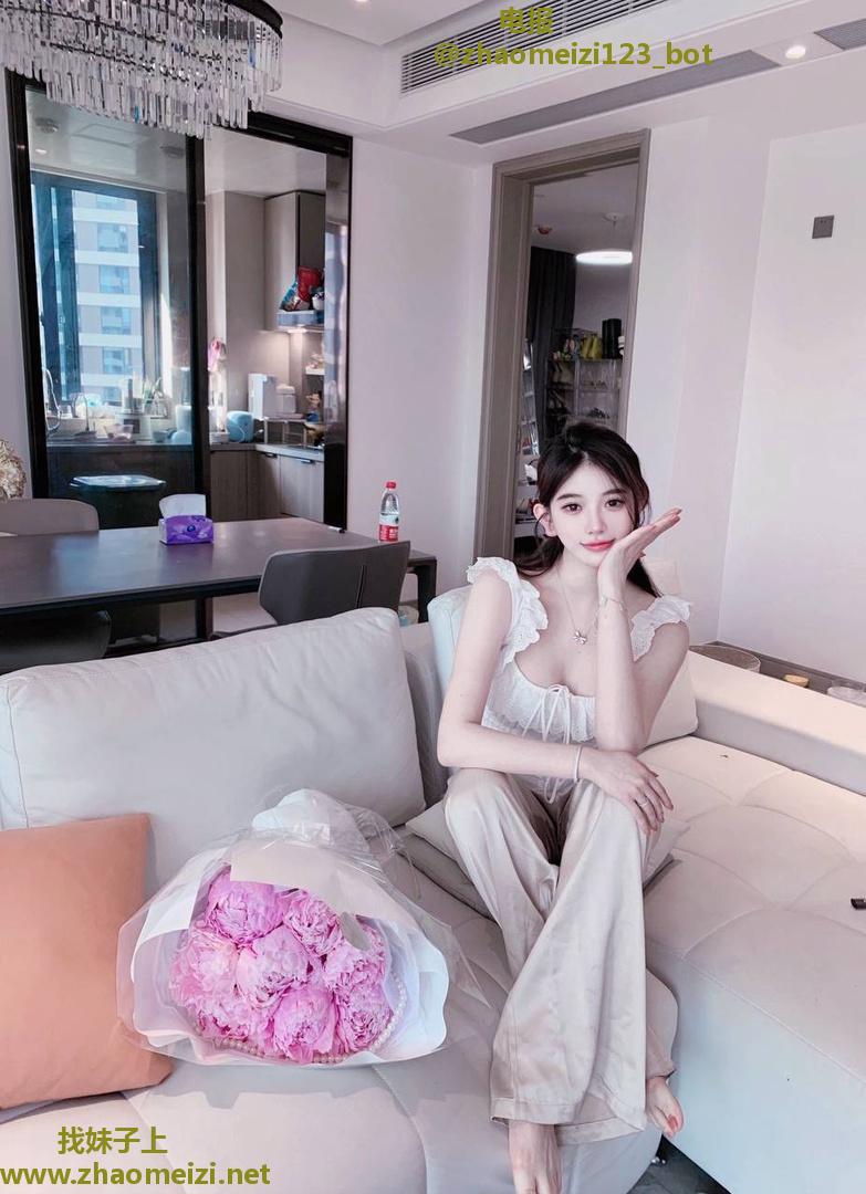 青岛性感美妞浴缸调情