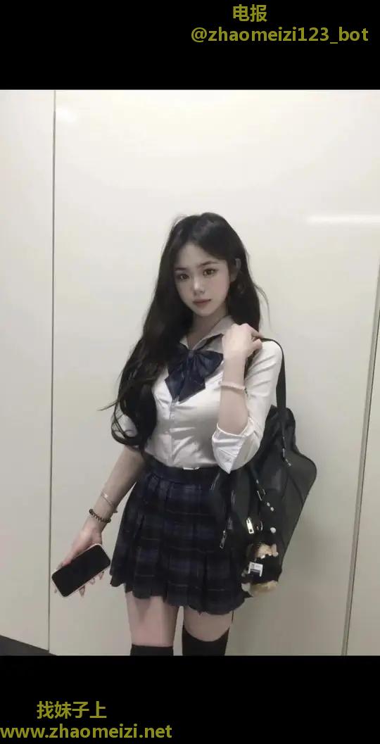 佛山性感jk小妹身材诱人