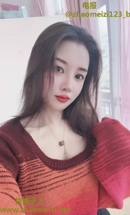 禅城白皙美女