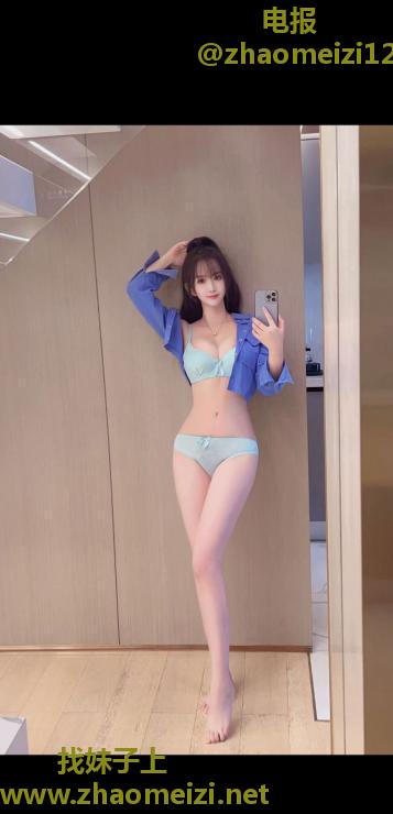 臀大波妹大长腿