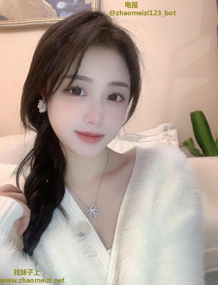 前凸后翘翘臀红红