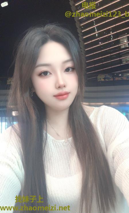 天然巨乳小美女