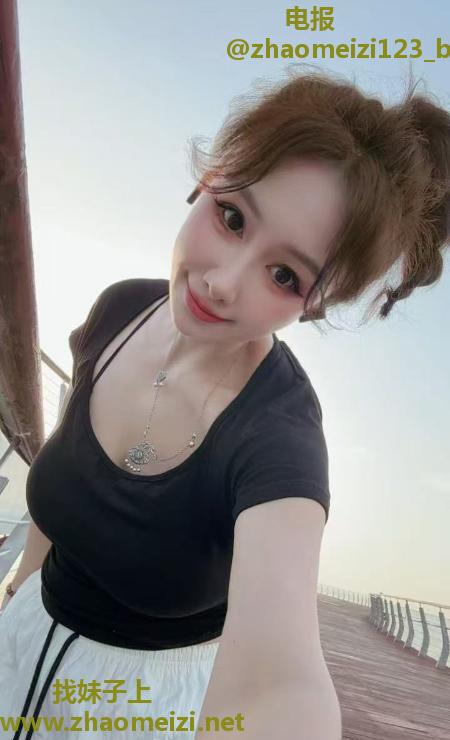 肤白胸大骚妇
