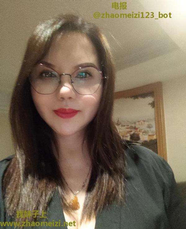 性感丰乳翘臀的小骚妇