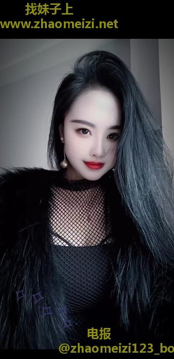 大长腿黑丝少妇