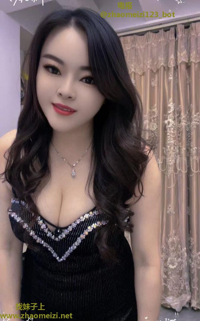 翘臀大波美少妇