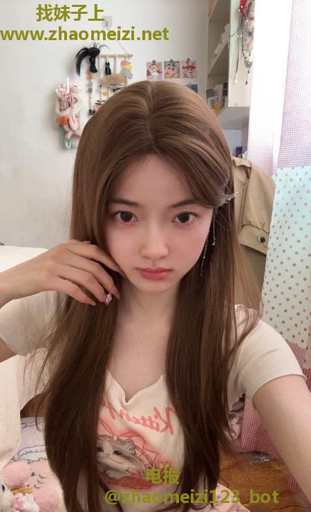 性感甜美李哈哈
