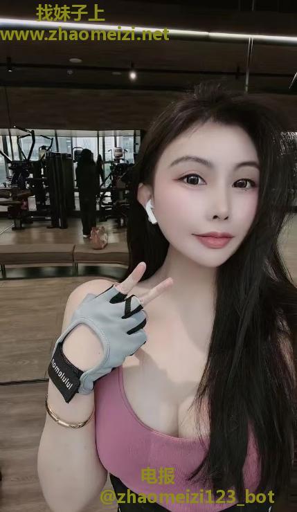 胸大腰细健身小少妇