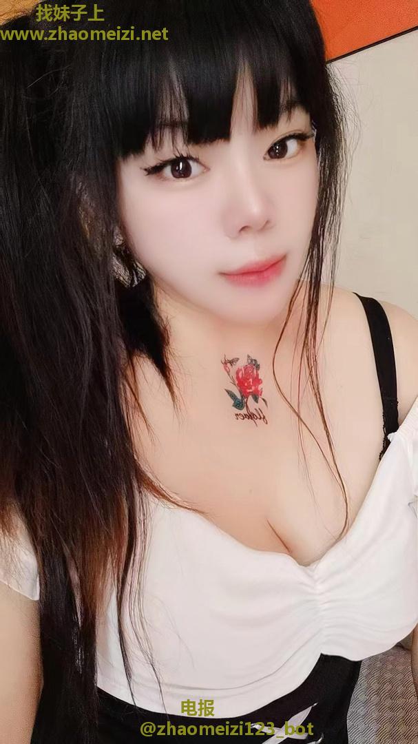 有颜有身材丰满少妇