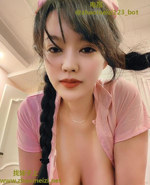 麻花辫d奶妹子