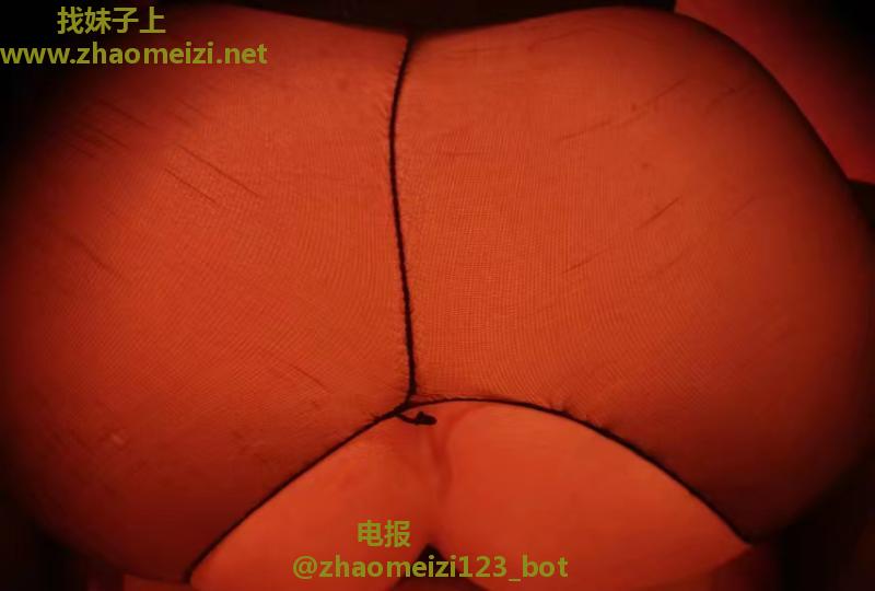身材苗条的大奶子熟女