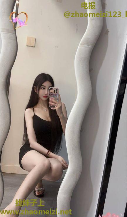 大胸大长腿甜心妹