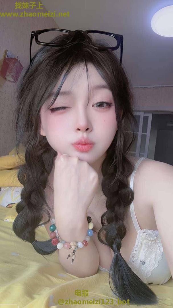 成都03性感甜妹可颜射