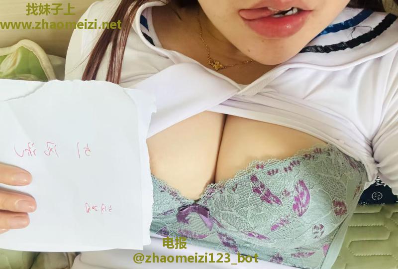 江宁配合度很好的妹子