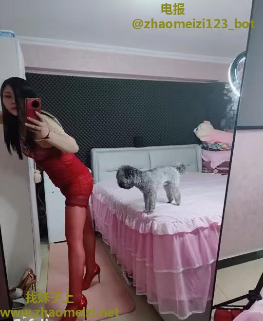 双桥翘臀潮喷大眼少妇