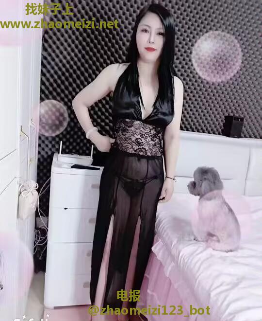 双桥翘臀潮喷大眼少妇