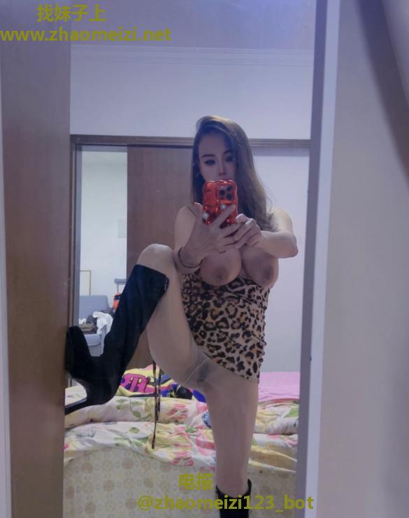 巨乳少妇 玫瑰