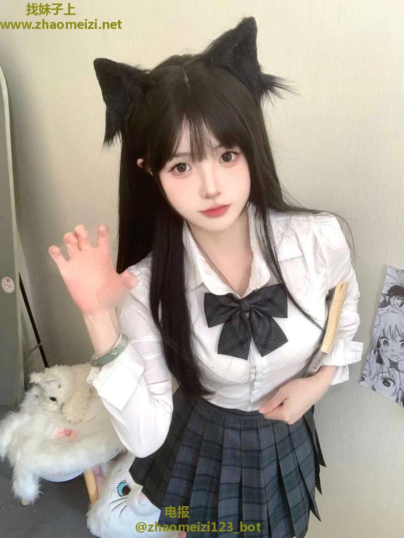 清纯反差白虎学生妹兼职