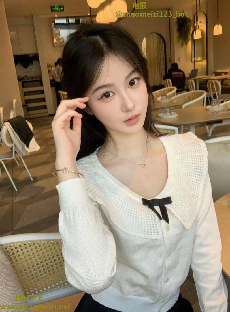 白嫩多汁邻家小妹