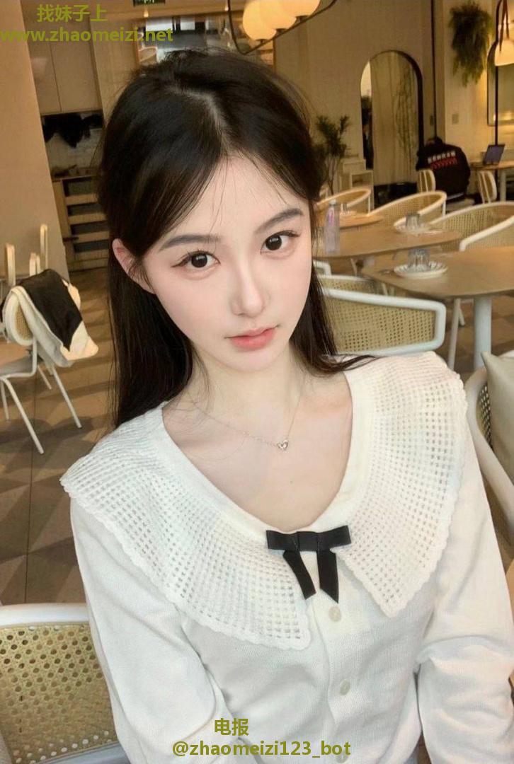 白嫩多汁邻家小妹