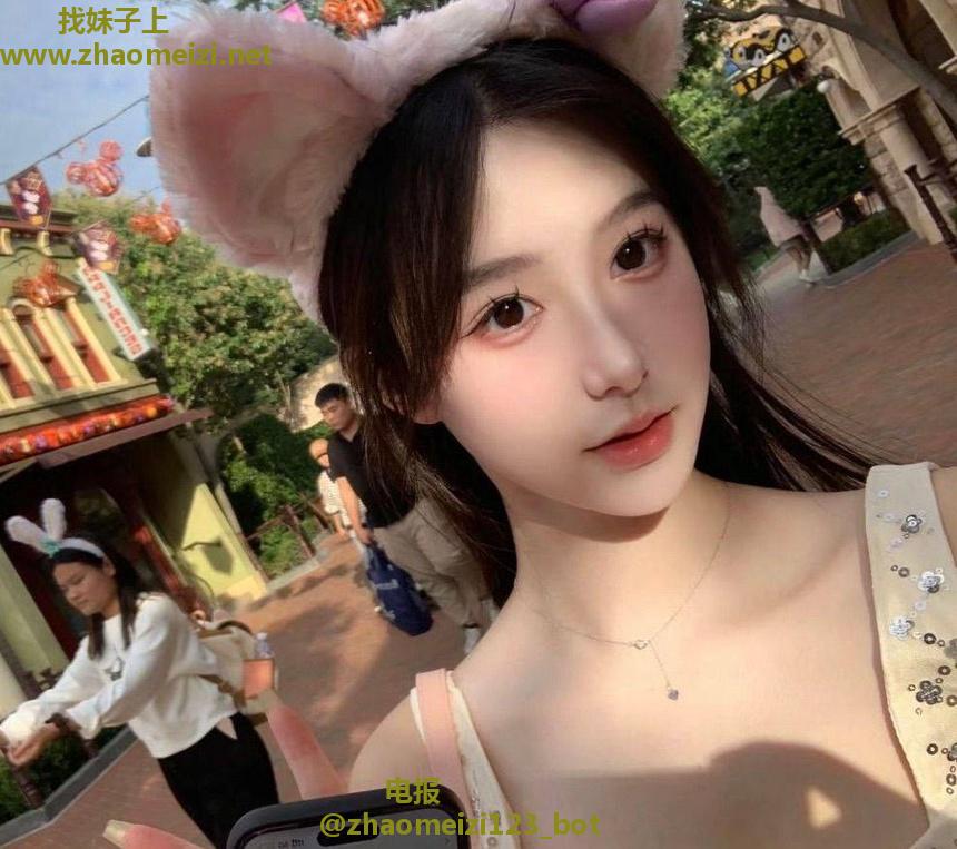白嫩多汁邻家小妹
