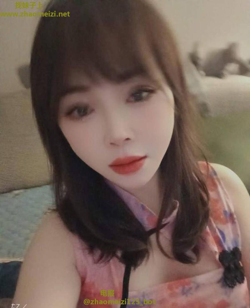 长腿白嫩年轻少妇