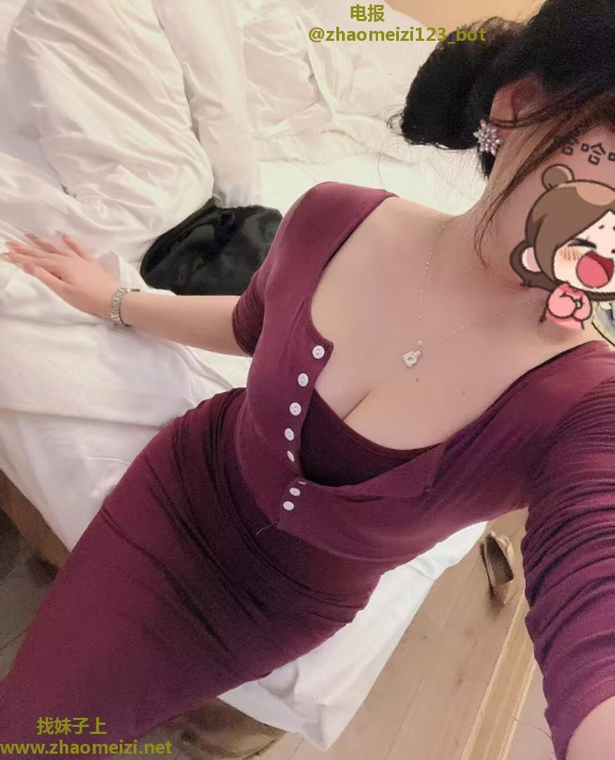 长腿黑丝诱人小妹