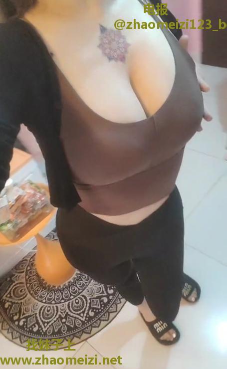 高个丰满型老师美美