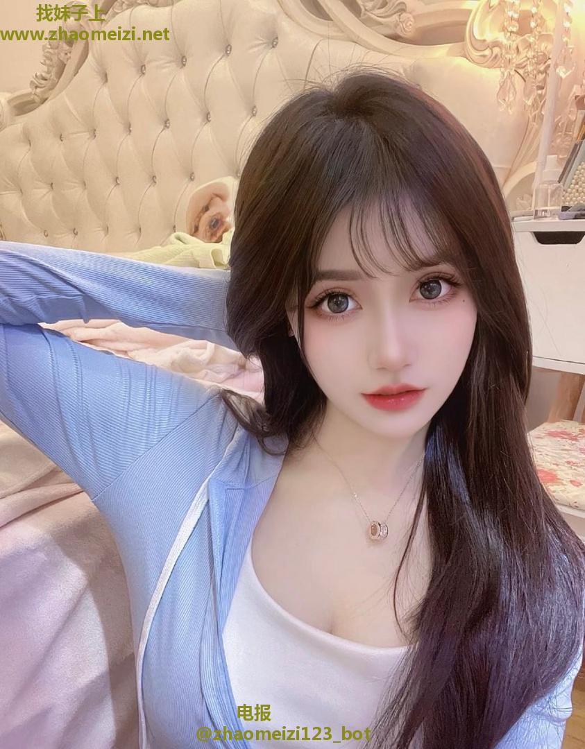 外表清纯反差小妹
