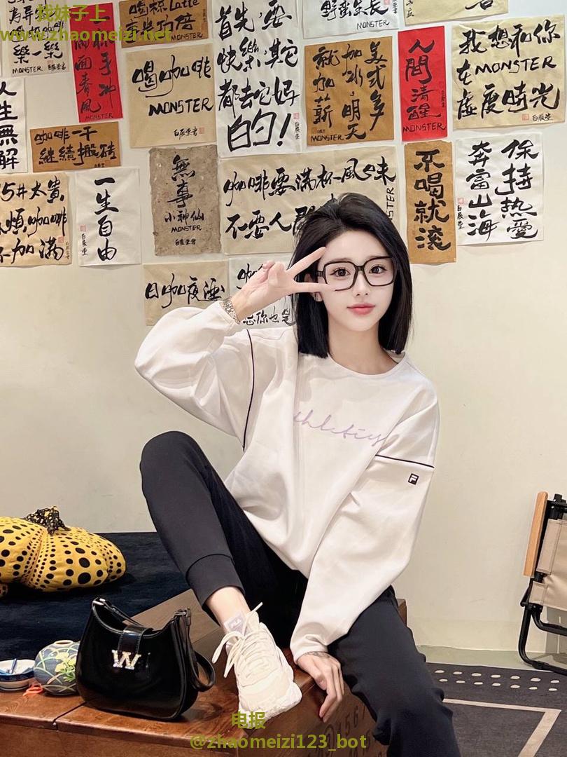 长腿黑丝御姐