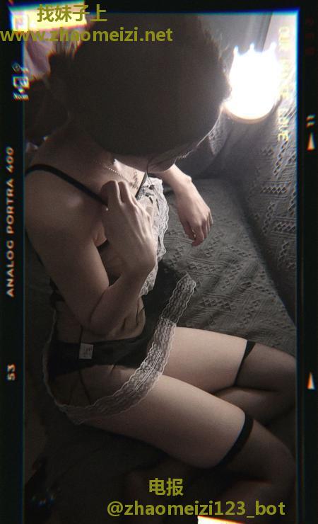 庐阳翘臀小嫩妹