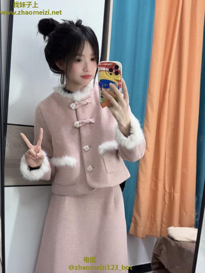 清纯反差嫩穴湿妹