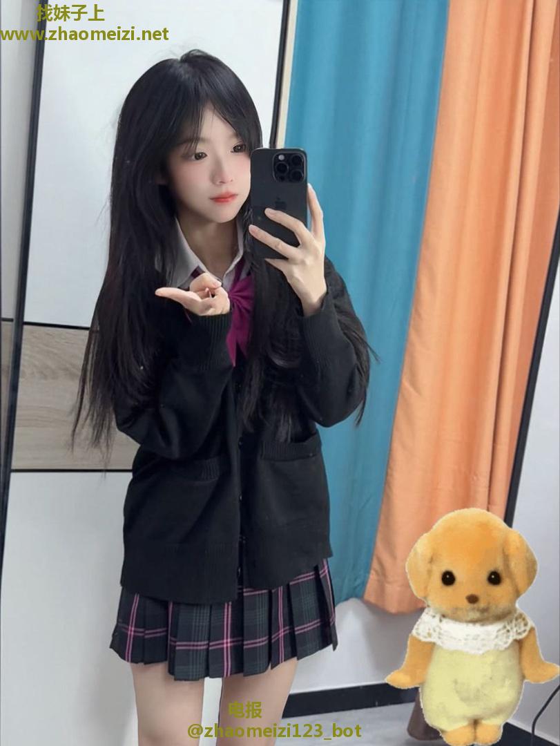 清纯反差嫩穴湿妹